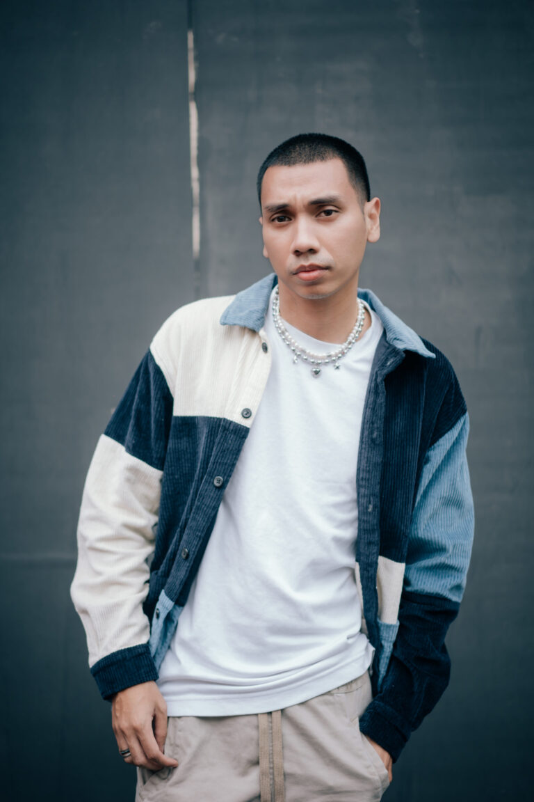 Rayi Putra Bagikan Single dan Video Klip Intim yang Jujur “Let You Down”